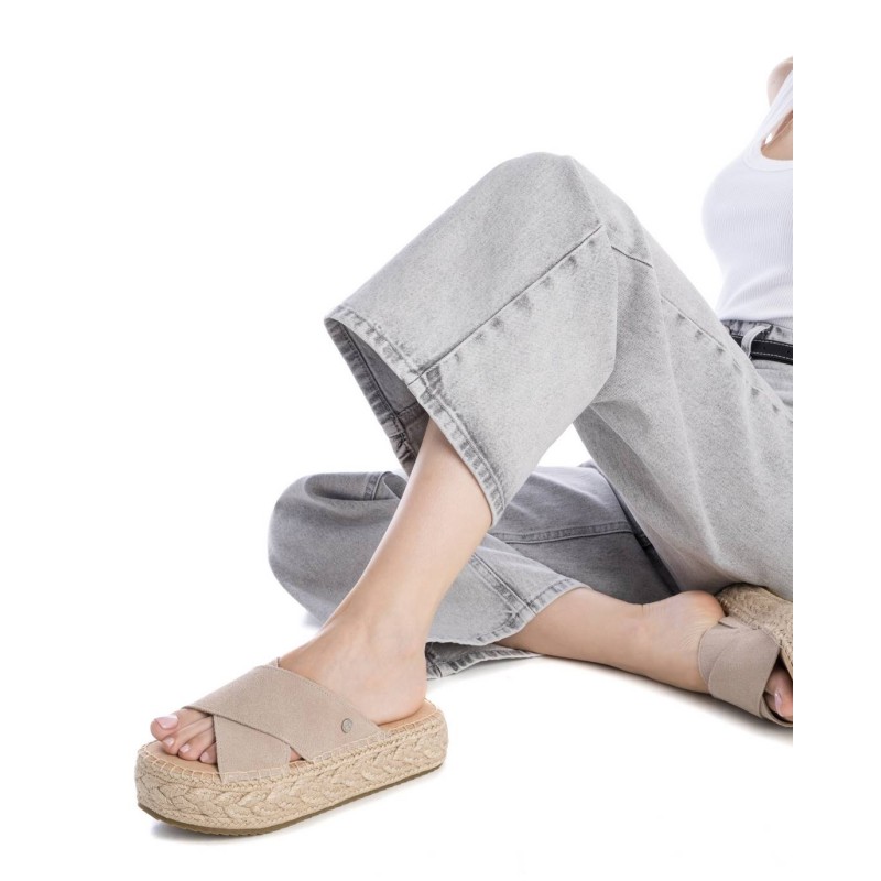 Sandalia de mujer XTI 143640 Beige