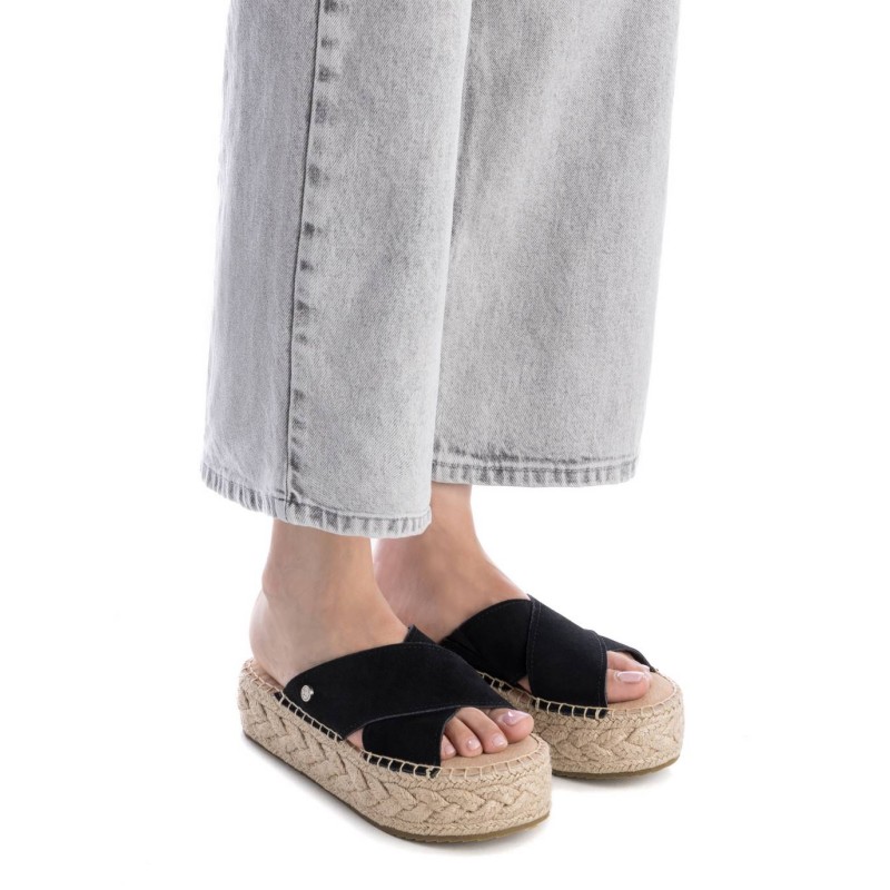 Sandalia de mujer XTI 143640 Negro