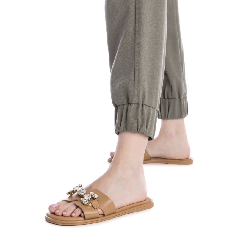 Sandalia de mujer XTI 143679 Camel