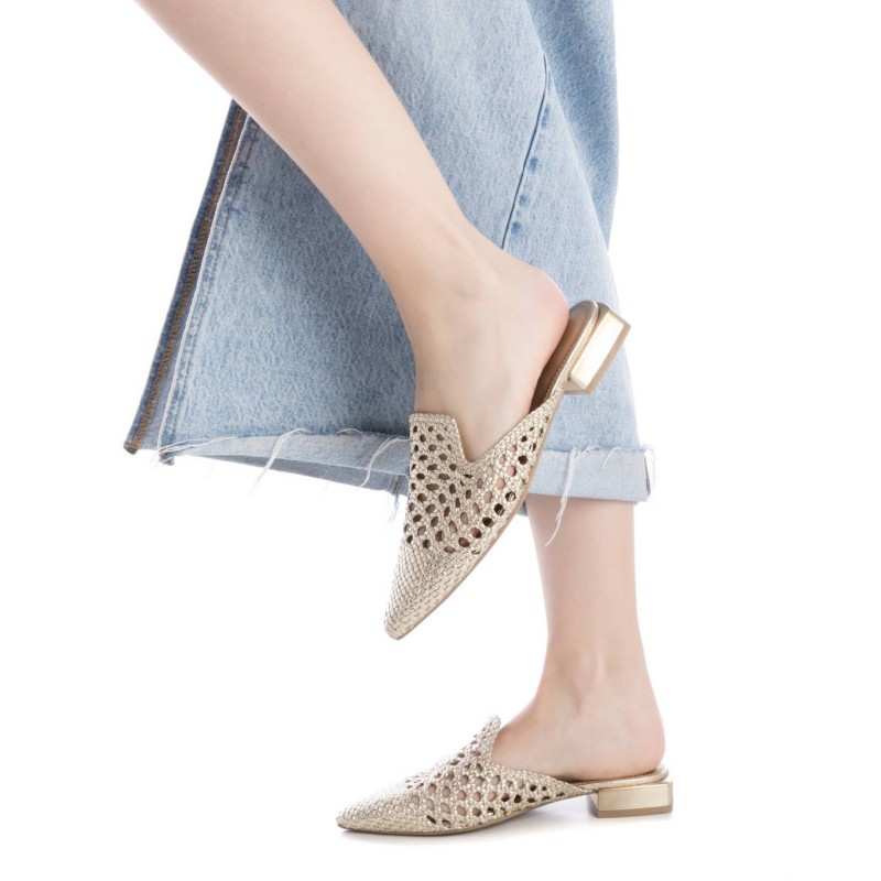 Zapato de mujer XTI 143795 Oro