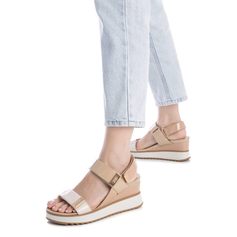 Sandalia de mujer XTI 143847 Beige