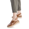 Sandalia de mujer XTI 143852 Camel