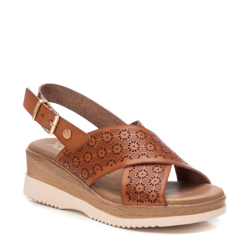 Sandalia de mujer XTI 143852 Camel