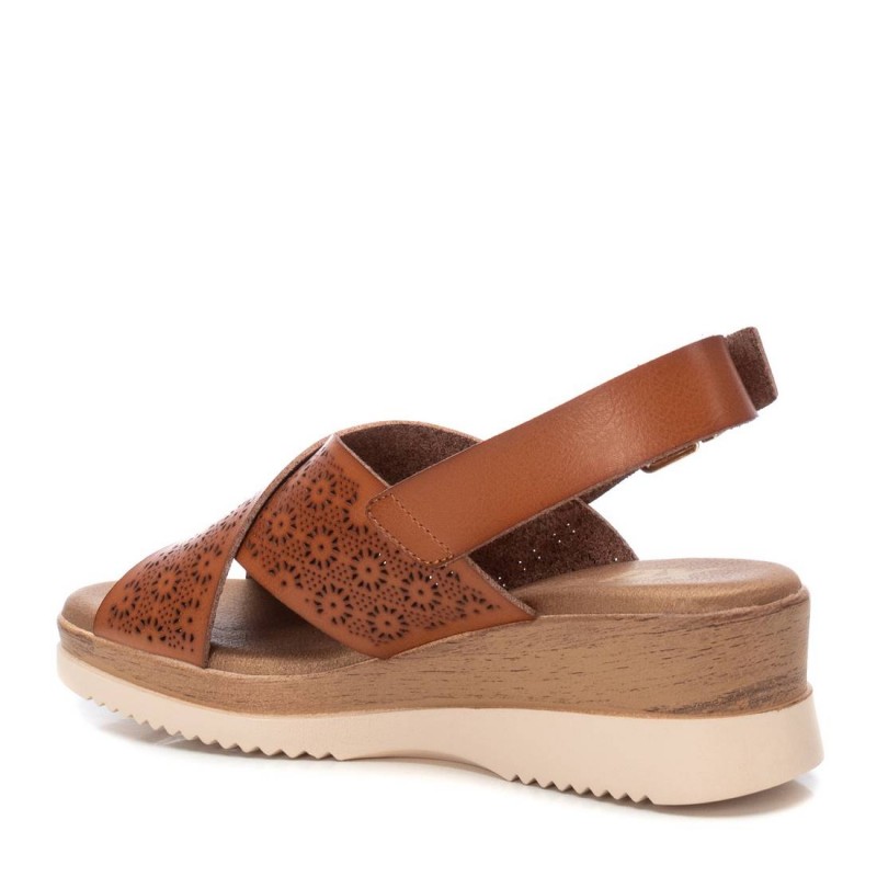 Sandalia de mujer XTI 143852 Camel