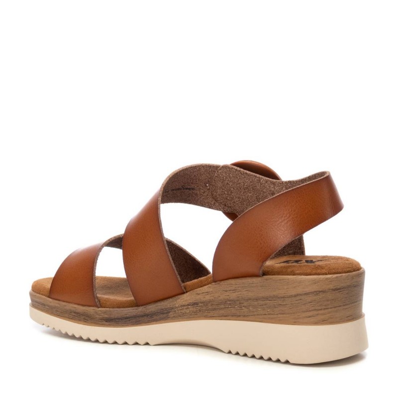 Sandalia de mujer XTI 143944 Camel