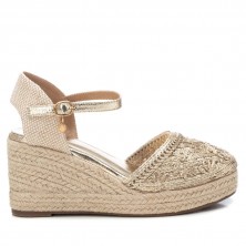 Zapato de mujer XTI 143974 Oro