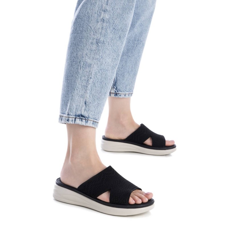 Sandalia de mujer XTI 143985 Negro