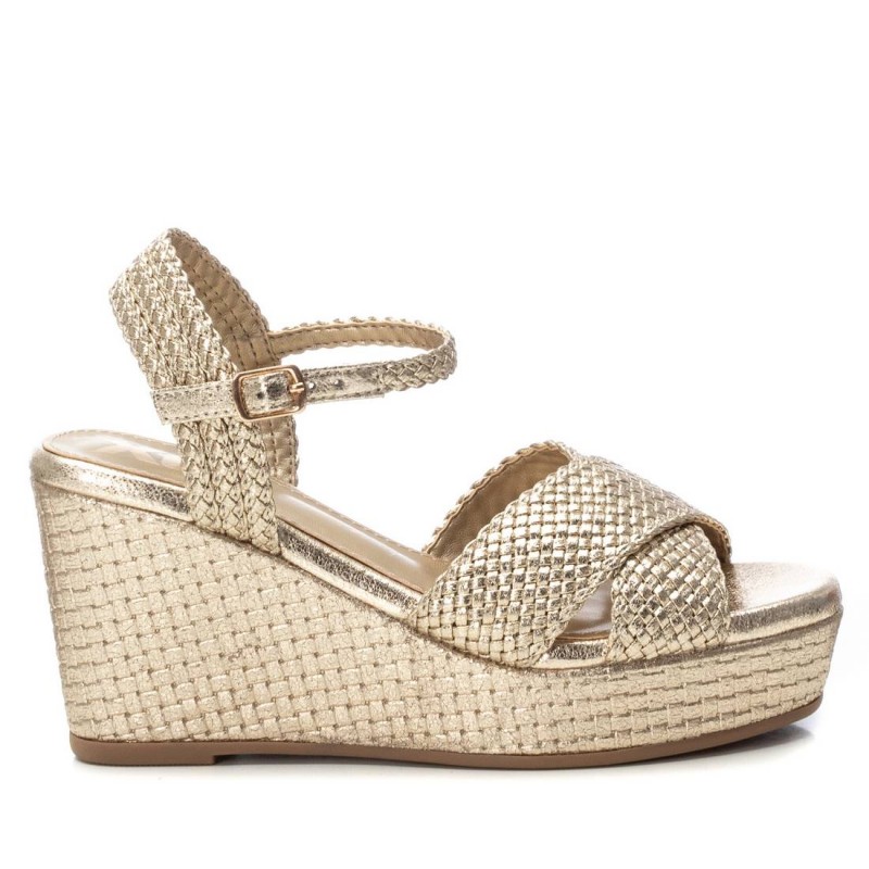 Sandalia de mujer XTI 144057 Oro