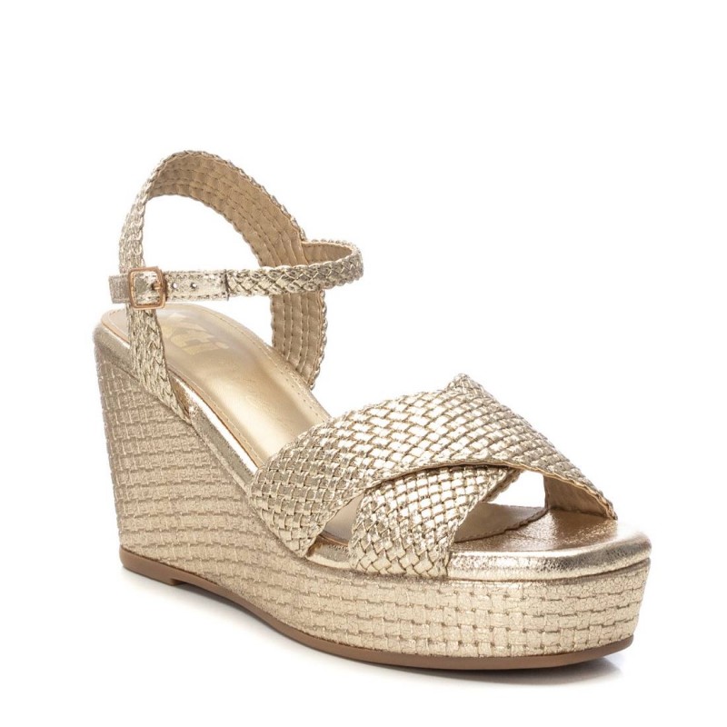 Sandalia de mujer XTI 144057 Oro