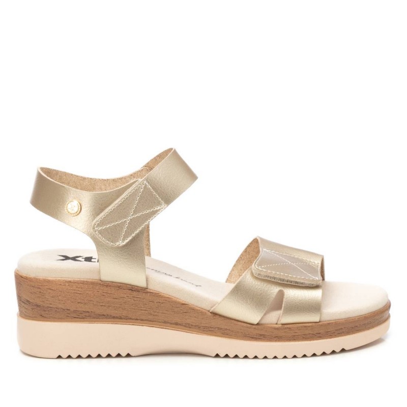 Sandalia de mujer XTI 144099 Oro