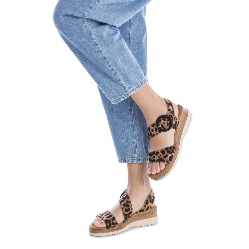 Sandalia de mujer XTI 144597 Camel