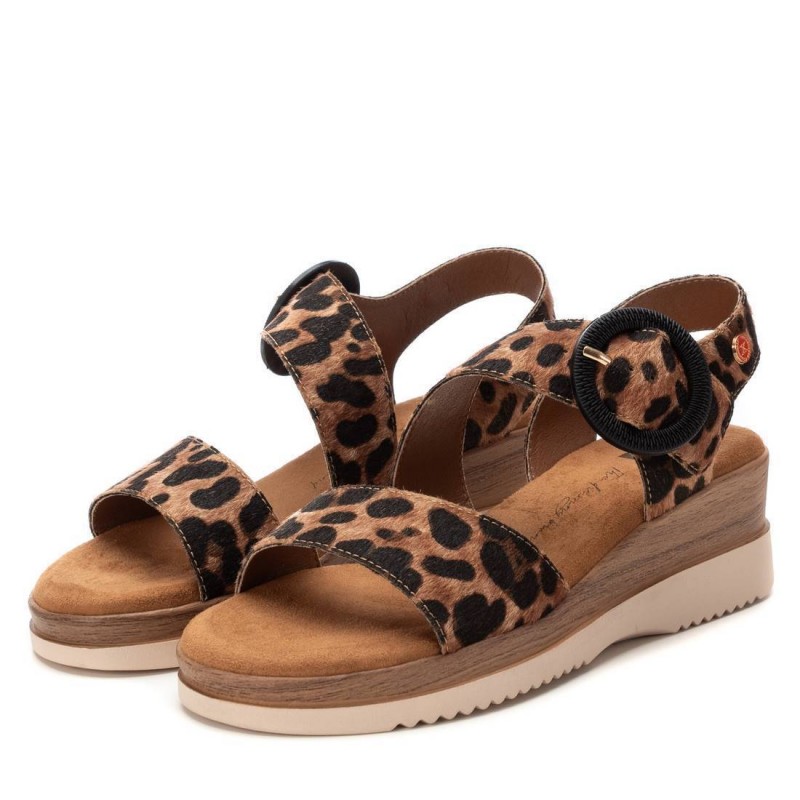 Sandalia de mujer XTI 144597 Camel