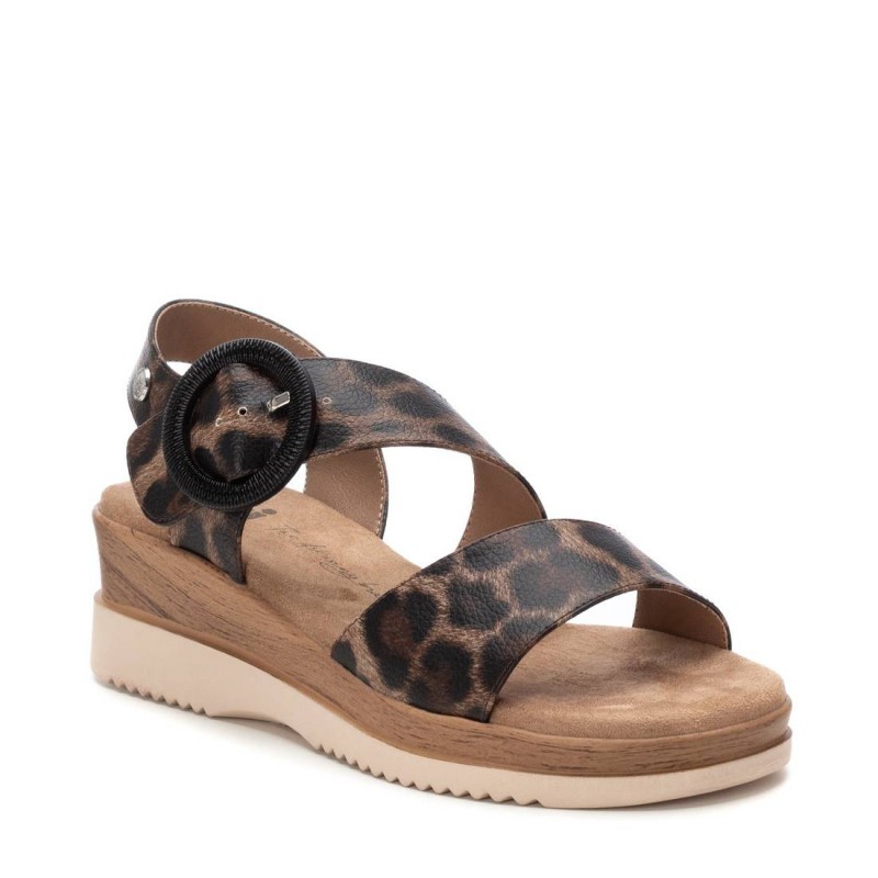 Sandalia de mujer XTI 144597 Taupe