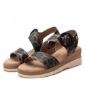 Sandalia de mujer XTI 144597 Taupe