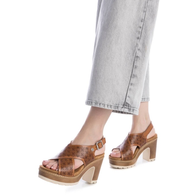 Sandalia de mujer REFRESH 172780 Camel