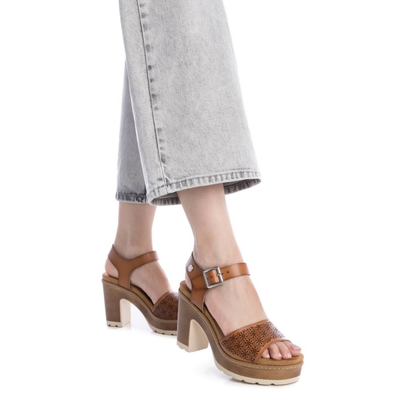 Sandalia de mujer REFRESH 172781 Camel