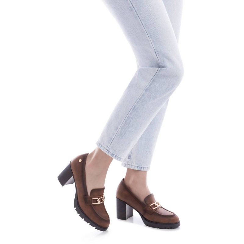 Zapato de mujer XTI 144302 Camel