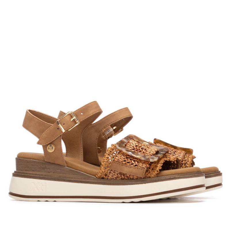 Sandalia de mujer XTI 145240 Camel