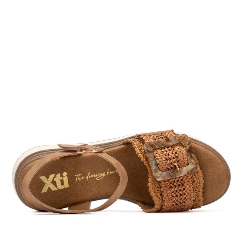 Sandalia de mujer XTI 145240 Camel