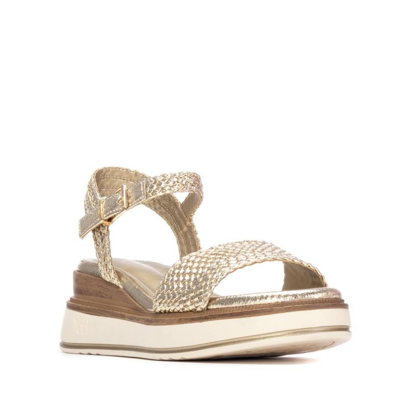 Sandalia de mujer XTI 145251 Oro