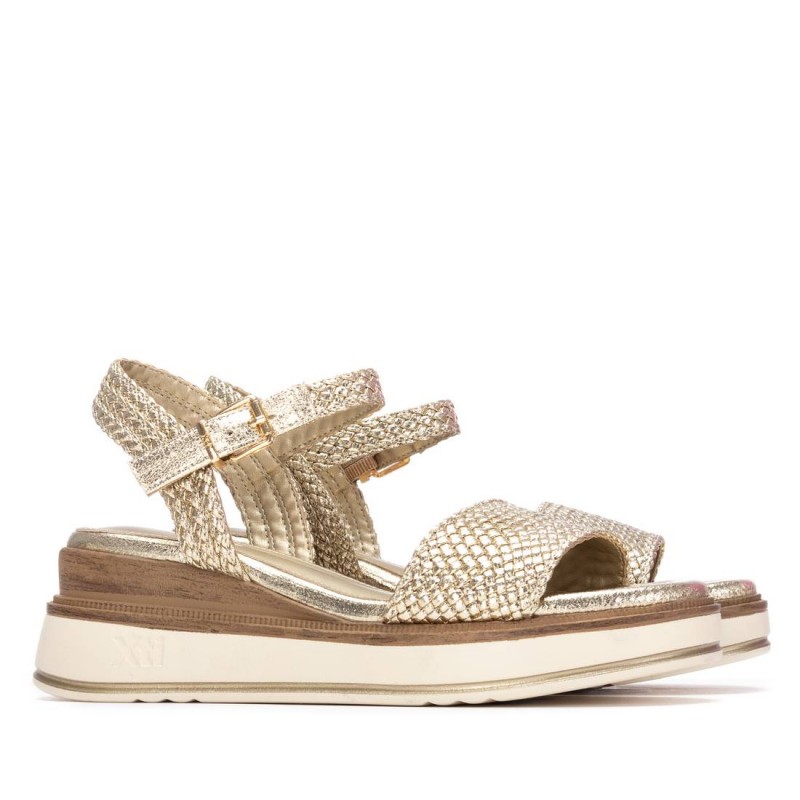Sandalia de mujer XTI 145251 Oro