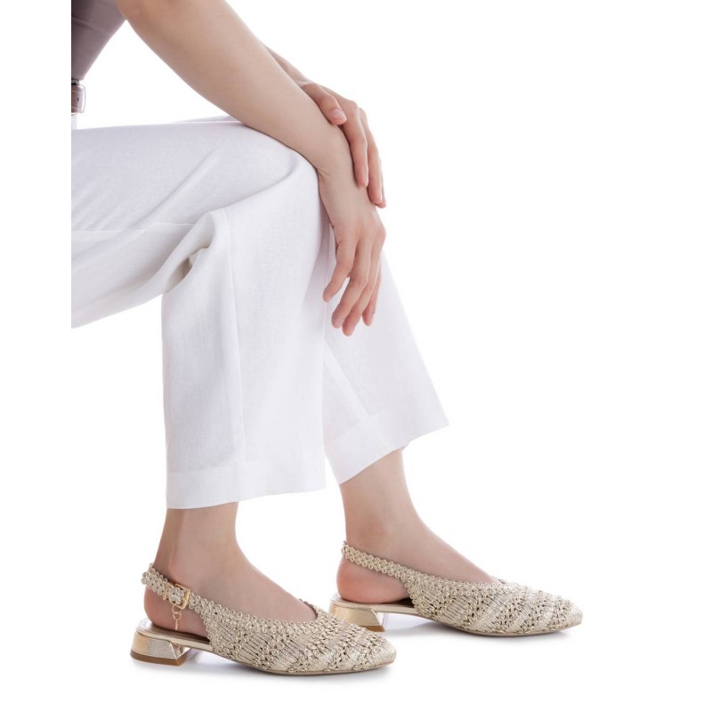 Zapato de mujer XTI 145271 Oro