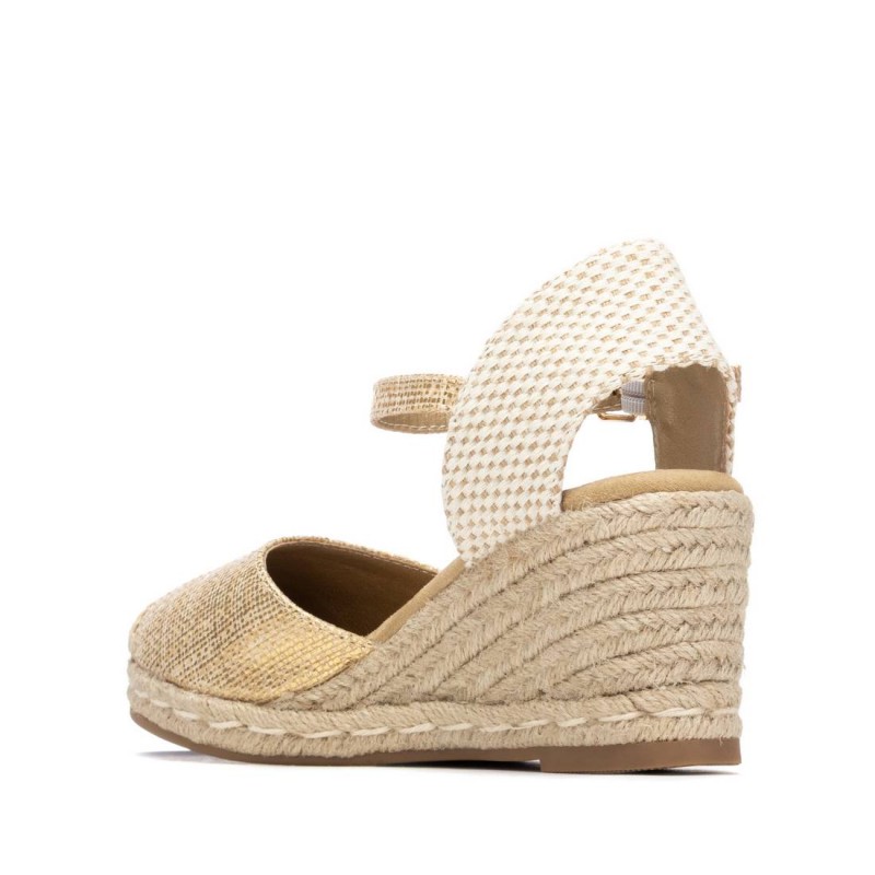Zapato de mujer XTI 145337 Oro