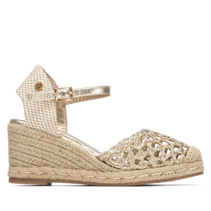 Zapato de mujer XTI 145339 Oro