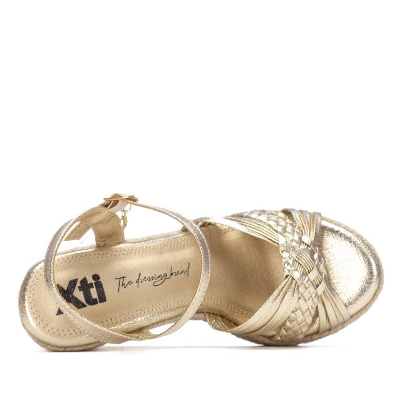 Sandalia de mujer XTI 145420 Oro