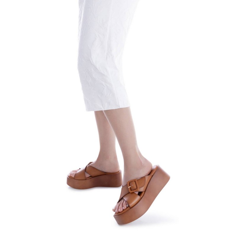 Sandalia de mujer REFRESH 175121 Camel