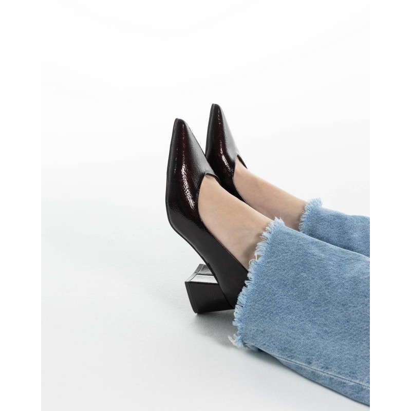 Zapato de mujer XTI 146205 Burdeos