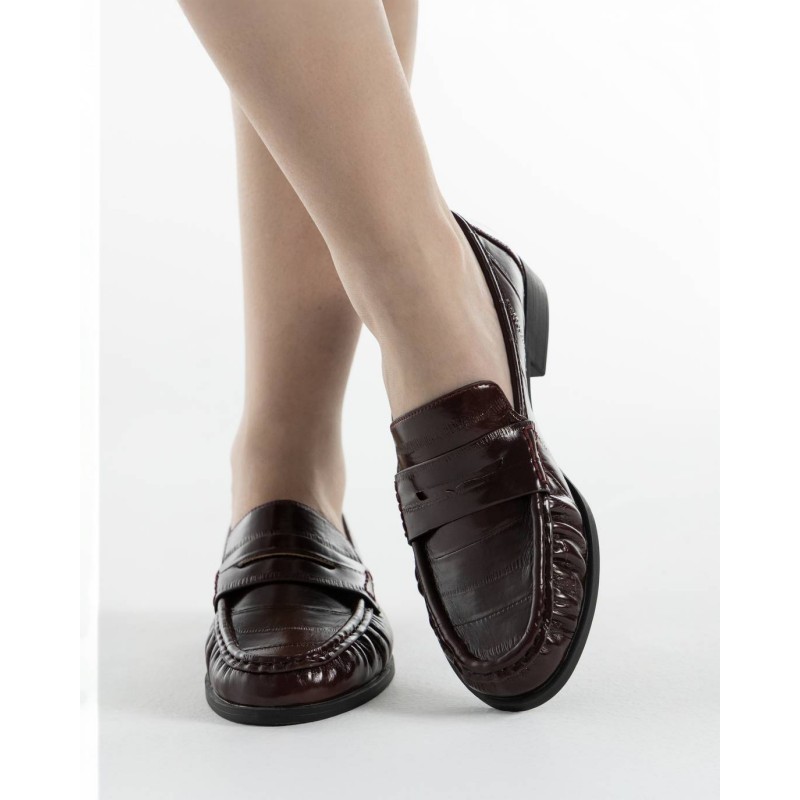 Zapato de mujer XTI 146430 Burdeos